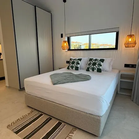 Sirena Bay House And Luxury アパートホテル