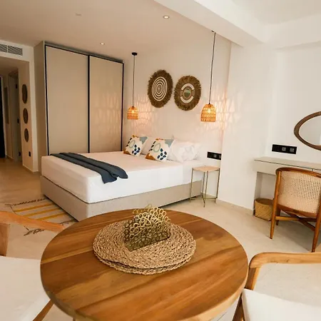 Sirena Bay House And Luxury Ξενοδοχείο με διαμερίσματα *